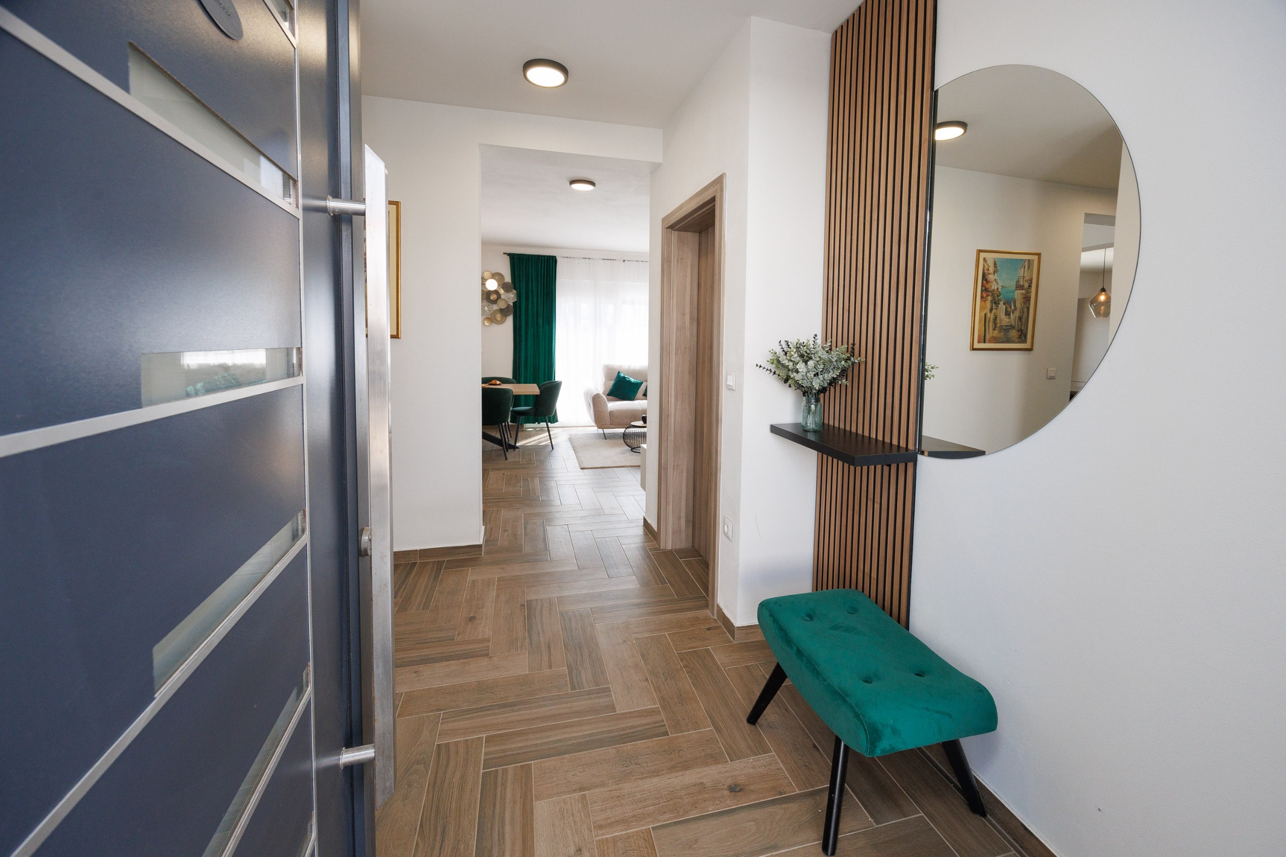Entry hallway with emerald bench