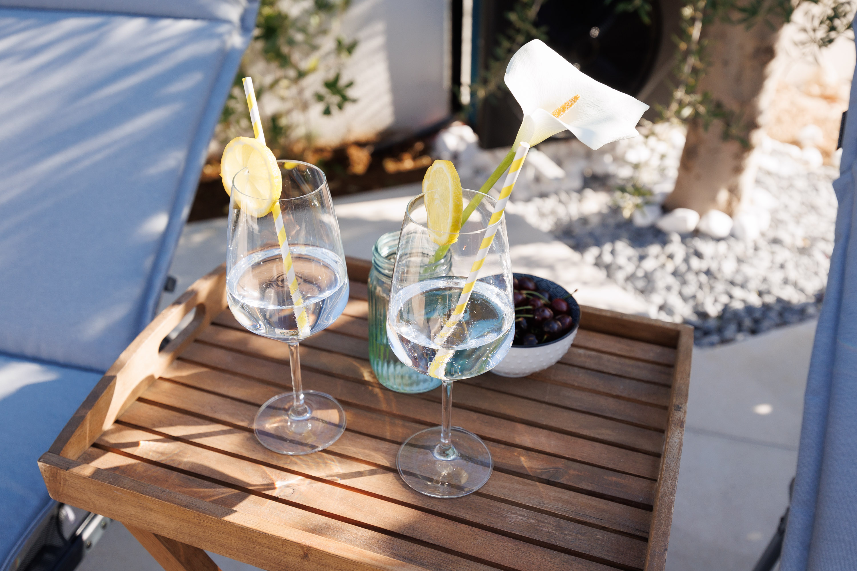 Cocktails on poolside tray