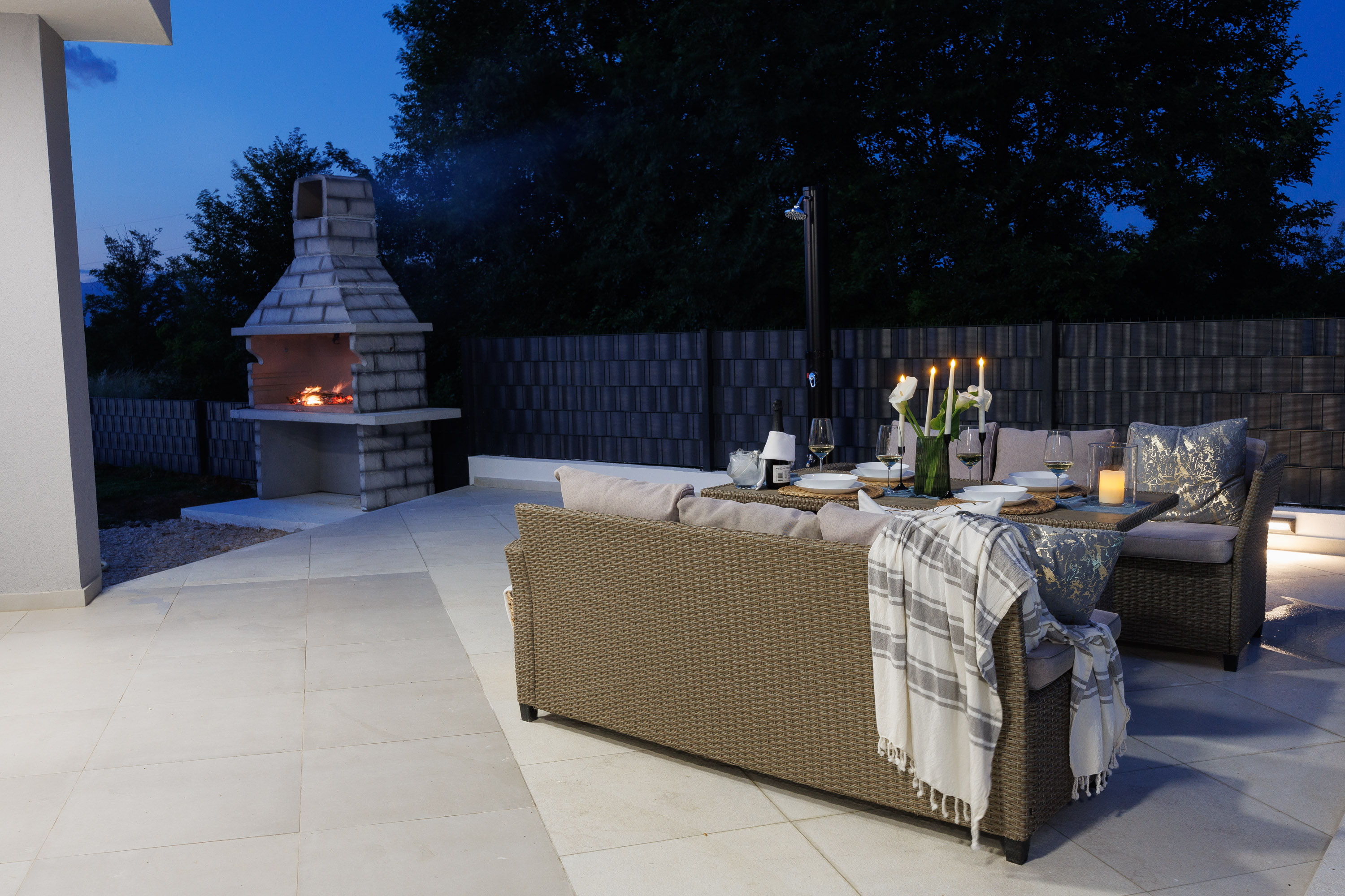 Evening lounge by the outdoor fireplace
