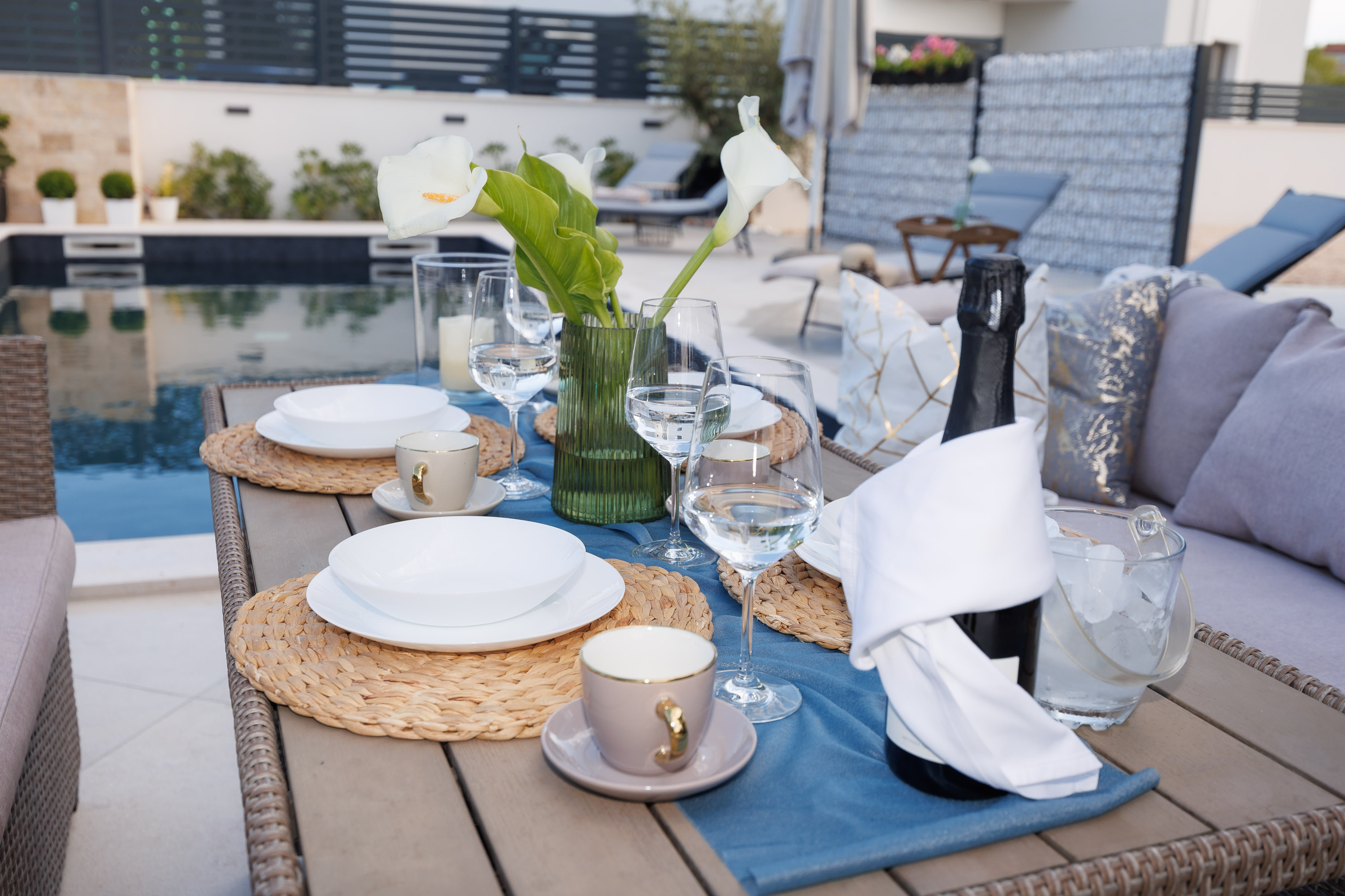 Outdoor table set with calla lilies